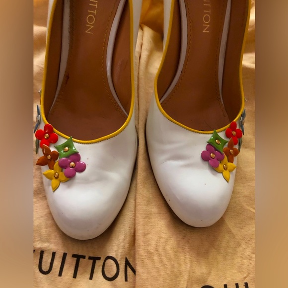 Authentic Louis Vuitton white floral heels - Picture 1 of 8